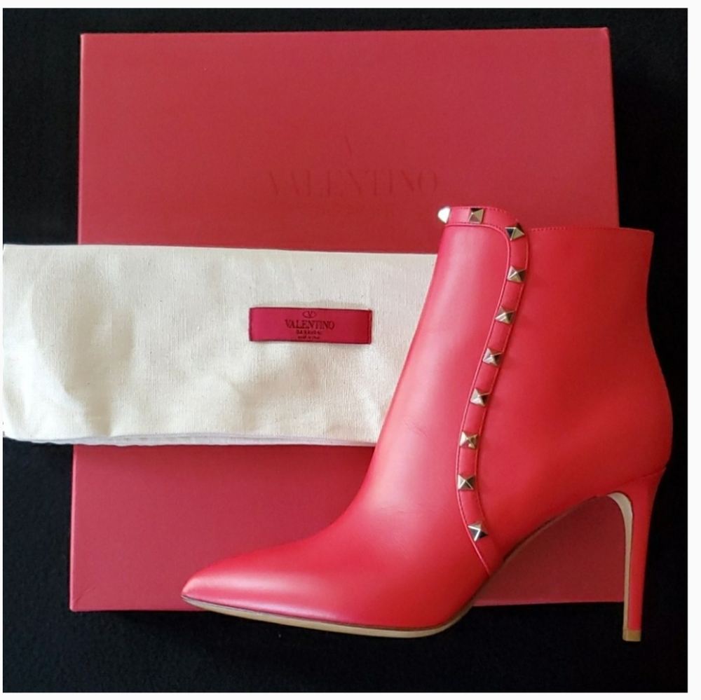 BRAND NEW VALENTINO GARAVANI ROCKSTUD BOOTIE 💯❤